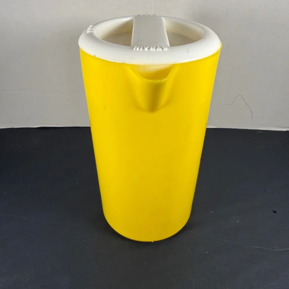 N/A vintage tupperware